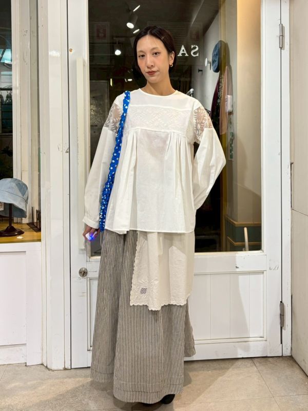 胸刺繡紗袖刺繡透紗拼接長袖娃娃上衣 