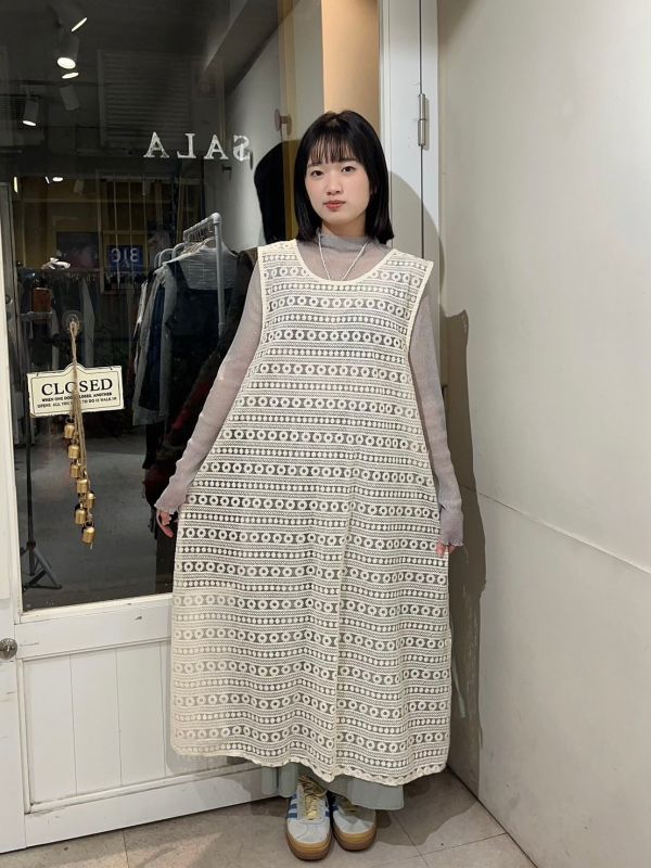 蕾絲刺繡側綁帶長版罩衫 