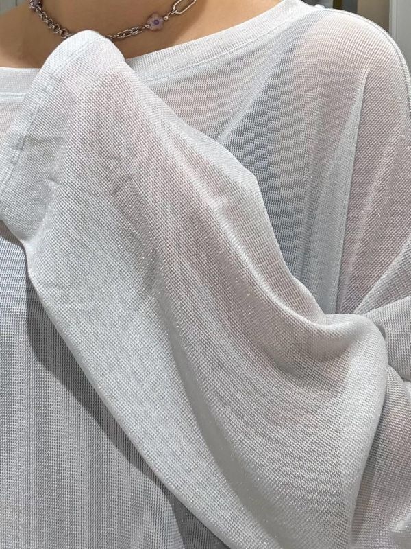 微透膚細閃光澤落肩寬版上衣 