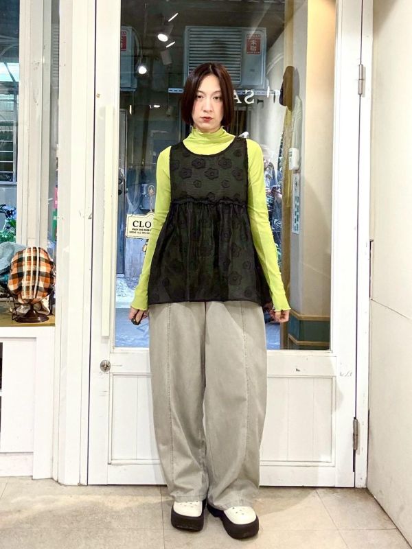 微金屬光澤滿版花抓皺拼接背心 