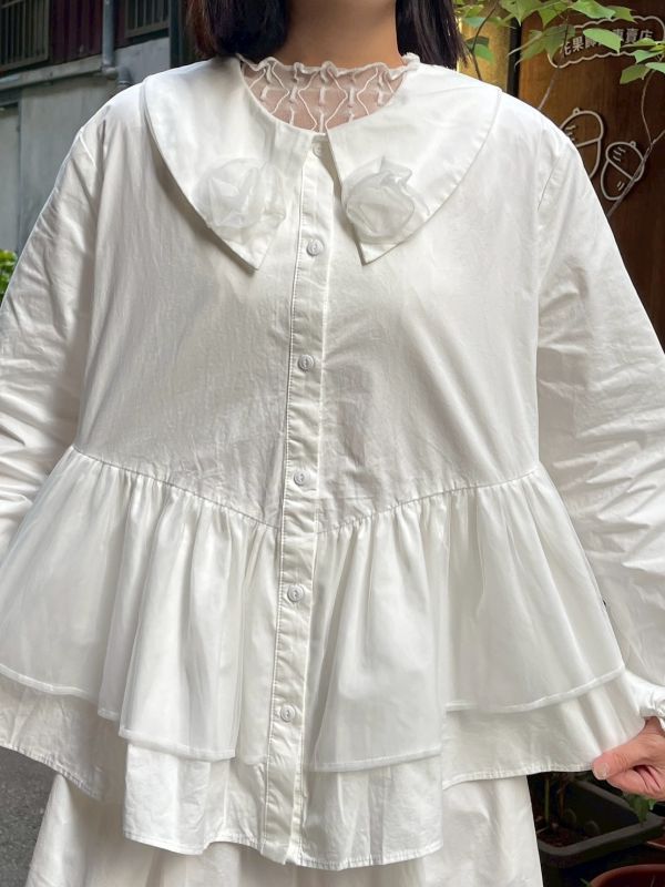 立體紗質玫瑰拼接雙層下擺蓬蓬袖襯衫 