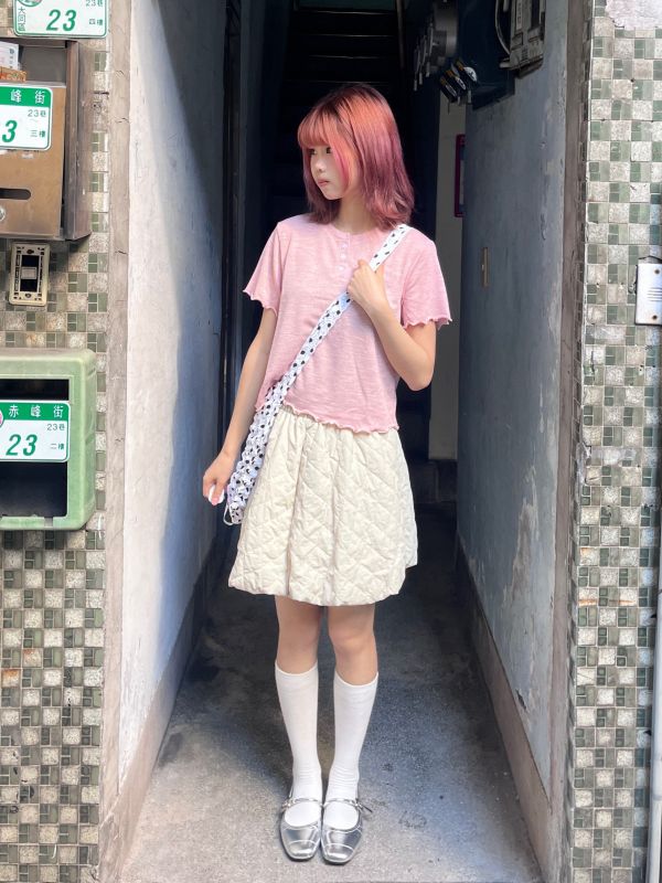 小花排釦圓領木耳針織上衣 