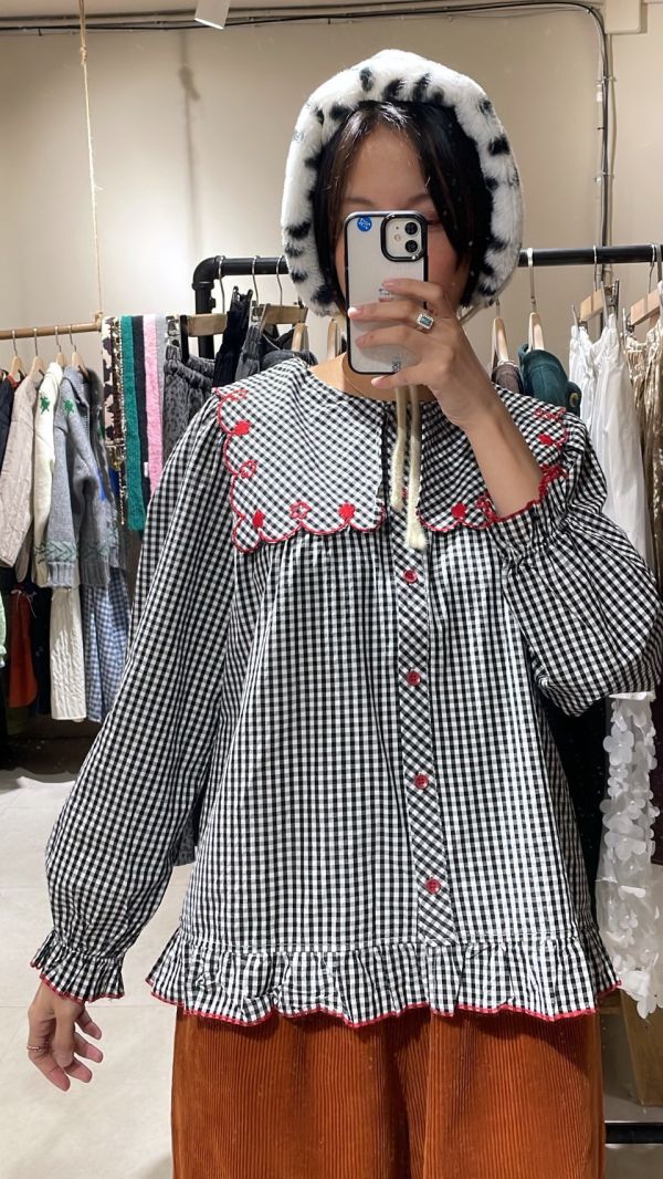 紅鈕釦大方型翻領紅滾邊刺繡格子襯衫格子襯衫 