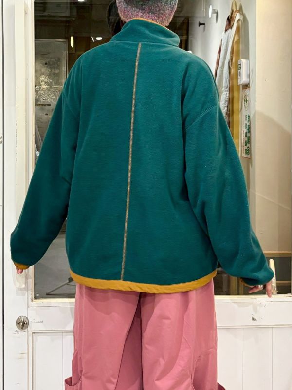 綠色刷毛土黃滾邊高領外套 