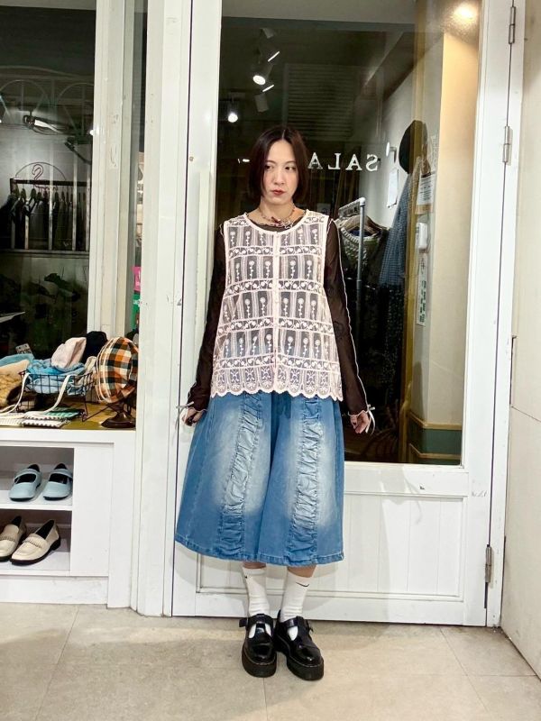 排扣滿版窗花刺繡蕾絲背心 