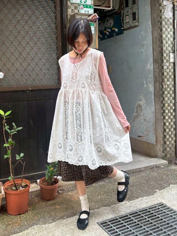 精緻刺繡蕾絲拼接立體打褶抓皺寬背心 