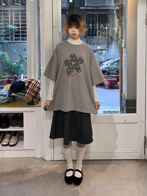 花朵字母印花落肩短袖Tee 