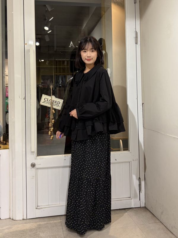 立體紗質玫瑰拼接雙層下擺蓬蓬袖襯衫 