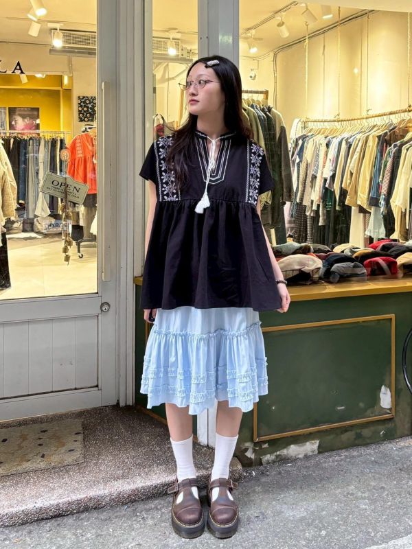 圖騰刺繡流蘇綁帶上衣 