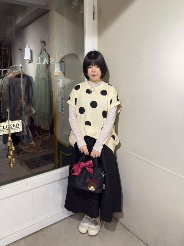 大圓點布標前短後長上衣 