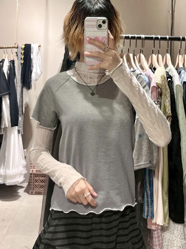 條紋蕾絲木耳滾邊短袖上衣 