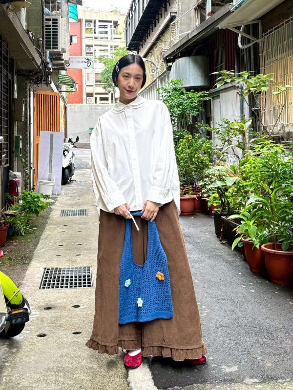 雙層圓翻領隱藏排釦素色襯衫 