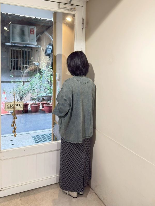 寬鬆落肩水洗圓釦口袋牛仔外套 