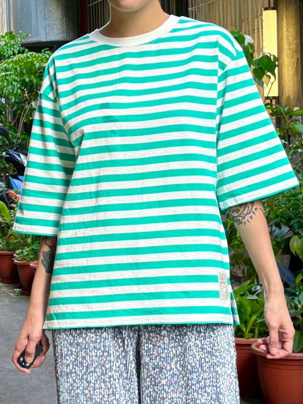 綠白條紋tee 