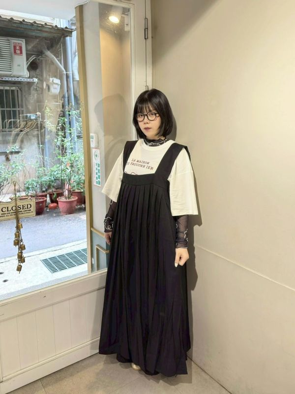 西裝百褶鈕扣調節寬肩帶散擺洋裝 