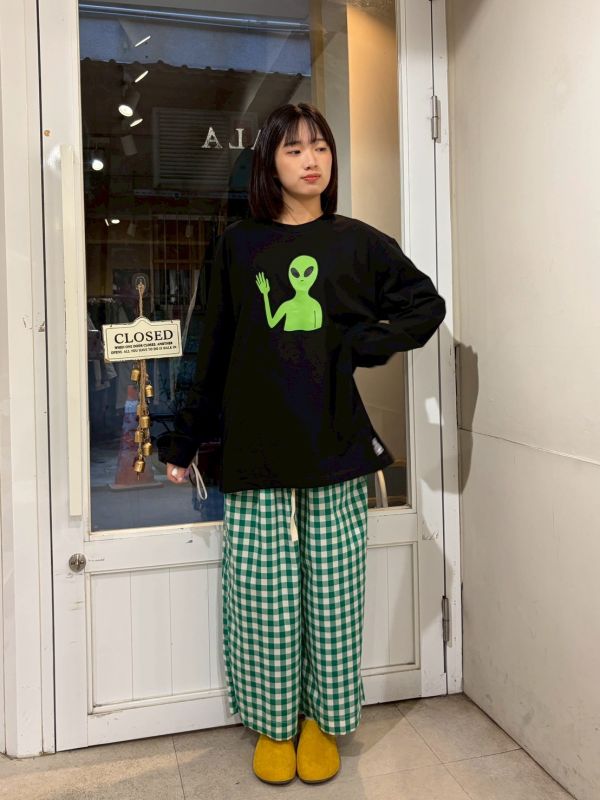 外星人打招呼落肩上衣 