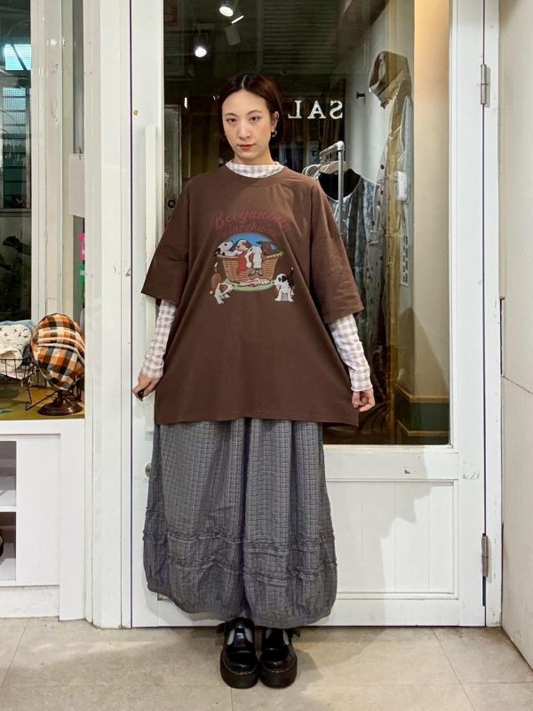 復古海報風格ㄧ籃小狗狗tee 