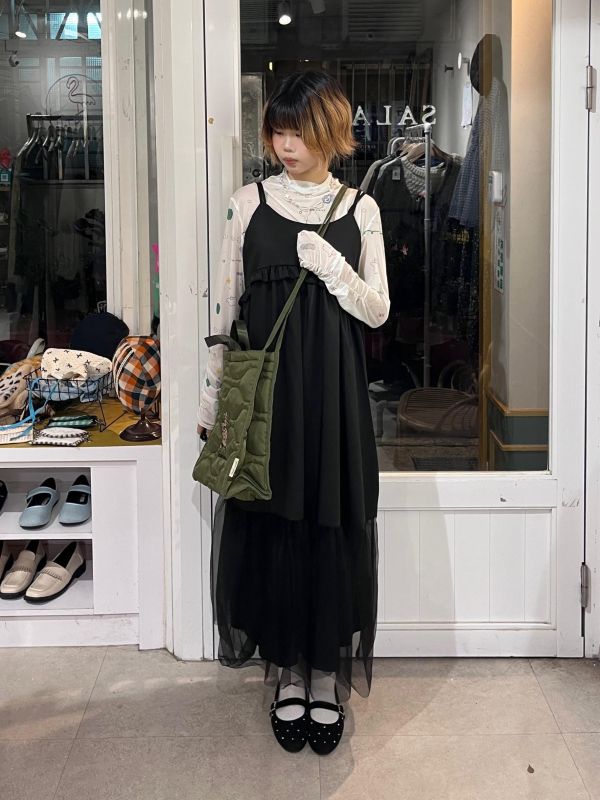 黑色花邊拼接紗紗吊帶洋裝 