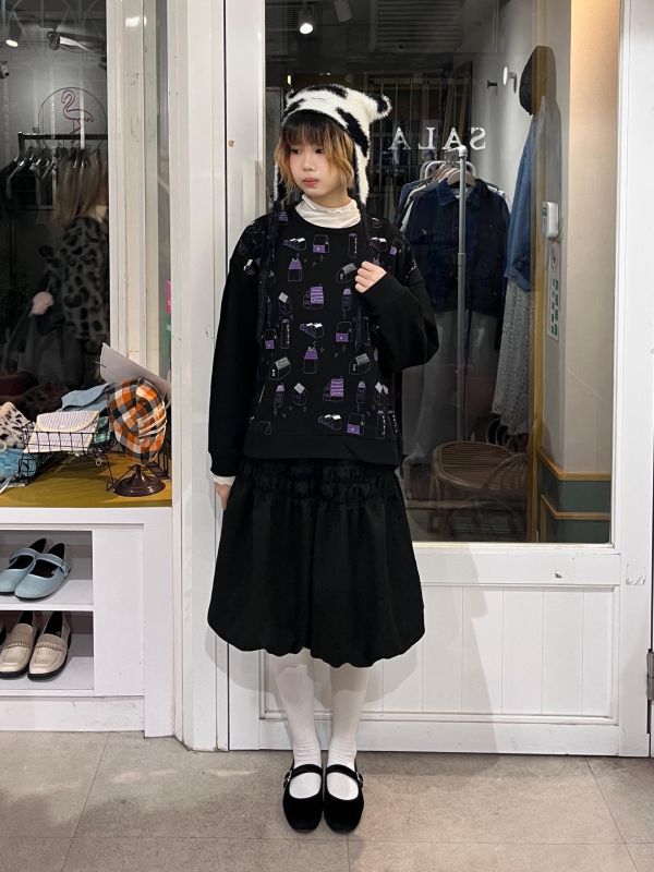 圓領房屋刺繡長袖上衣 