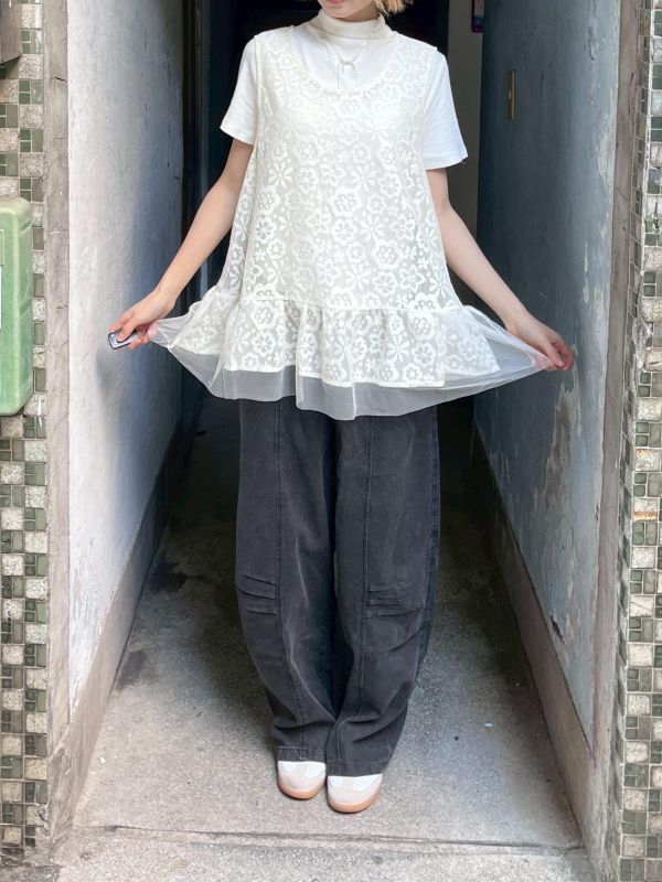 刺繡小花鏤空拼接紗寬肩帶背心 