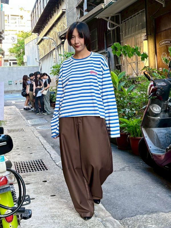 白藍條紋長袖短版tee 