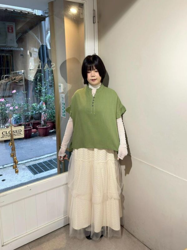 棉麻荷葉袖排扣前短後長上衣 