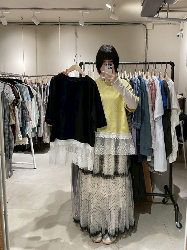 下擺蕾絲拼接短袖上衣 