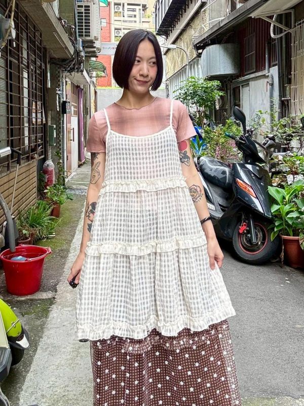 撞色大格紋微透膚短袖上衣 