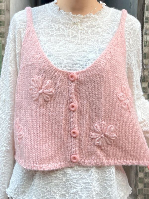 粗針織花花排扣吊帶背心 