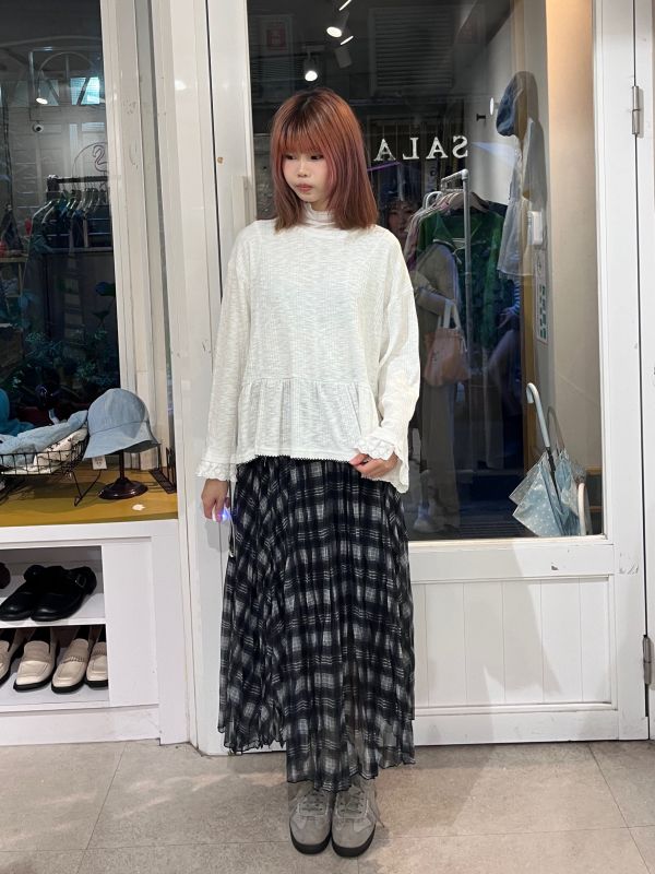 白色直紋花邊長袖針織上衣 