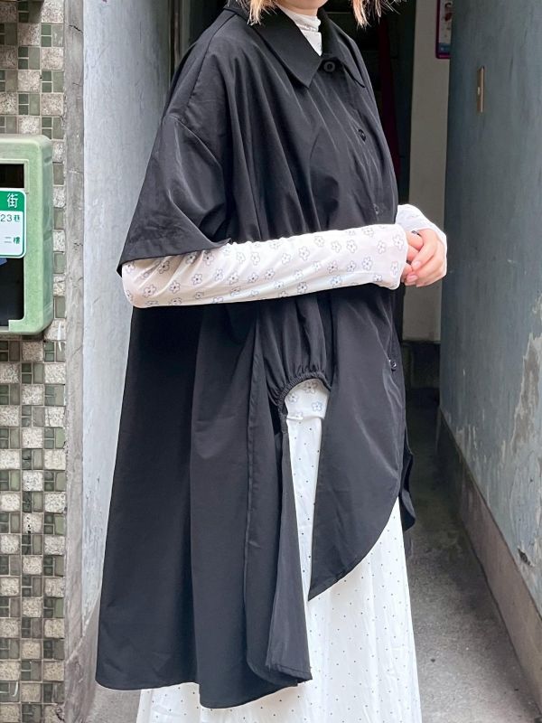 不規則剪裁抓皺滑面短袖襯衫 
