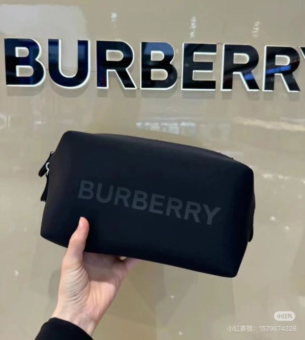 【BURBERRY】太空棉收納化妝包 (黑/白) 