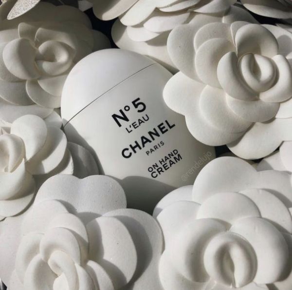 【CHANEL 香奈兒】時尚玉手霜 50ml 