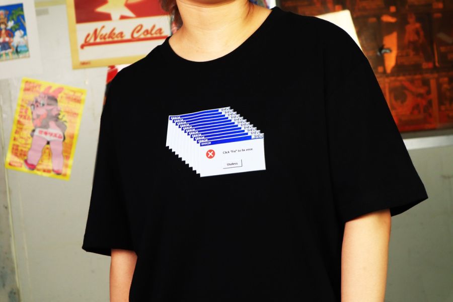 NEXTee 翻轉模玩 Error 短袖T恤 白色＆黑色 NEXTee 翻轉模玩 Error 短袖T恤 白色＆黑色