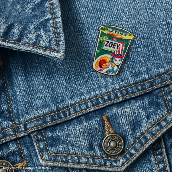 KPOP 獵魔女團 Demon Hunters HUNTR/X 女團 金屬徽章 Zoey Hamburger Noodles KPOP 獵魔女團 Demon Hunters HUNTR/X 女團 金屬徽章 Zoey Hamburger Noodles