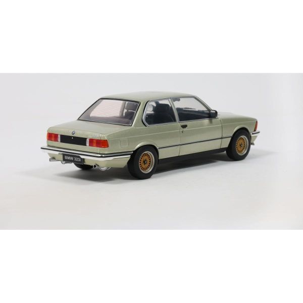 (預購) SOLIDO 1/18 寶馬 BMW 323I RESEDAGRUN-METALLIC 1980 S1812804 20260825 SOLIDO 1/18 寶馬 BMW 323I RESEDAGRUN-METALLIC 1980 S1812804
