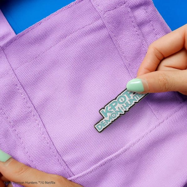 KPOP 獵魔女團 Demon Hunters HUNTR/X 女團 金屬徽章 KPop Demon Hunters 經典LOGO Ver. KPOP 獵魔女團 Demon Hunters HUNTR/X 女團 金屬徽章 KPop Demon Hunters 經典LOGO Ver.