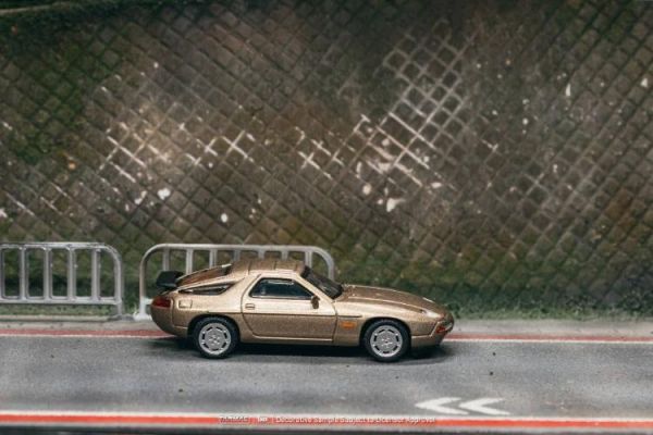 (預購) [吊卡版] TARMAC WORKS 1/64 保時捷 GLOBAL64 Porsche 928 S4 Platinum Metallic T64G-085-PM 20260525 [吊卡版] TARMAC WORKS 1/64 保時捷 GLOBAL64 Porsche 928 S4 Platinum Metallic T64G-085-PM