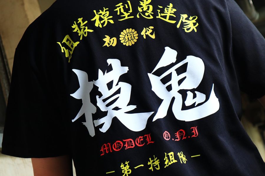 NEXTee 翻轉模玩 組裝模型愚連隊 短袖T恤 白色＆黑色 NEXTee 翻轉模玩 組裝模型愚連隊 短袖T恤 白色＆黑色