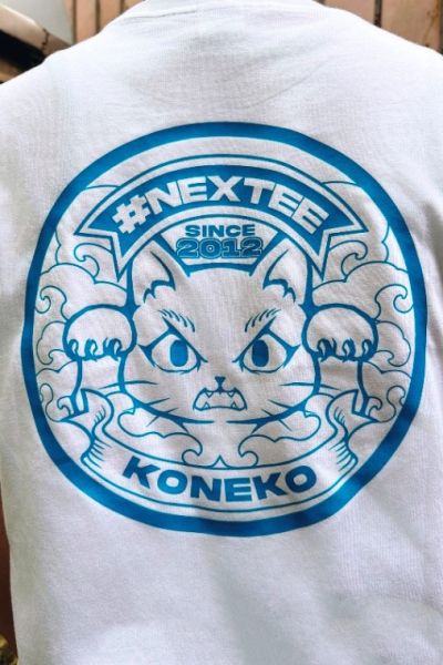 NEXTee KONEKO 貼紙喵 短袖T恤 白色＆黑色 NEXTee KONEKO 貼紙喵 短袖T恤 白色＆黑色