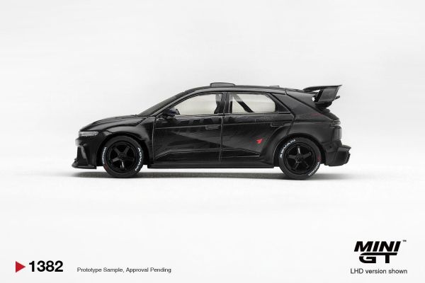 (預購) [吊卡版] MINIGT 1/64 現代 Hyundai Ioniq 5N RS-01T Stealth LHD MGT01382-BL 20260924 [吊卡版] MINIGT 1/64 現代 Hyundai Ioniq 5N RS-01T Stealth LHD MGT01382-BL