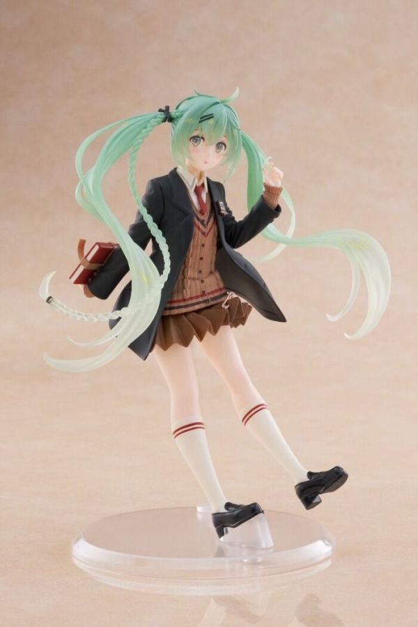 TAITO 景品 初音未來 Figure Fashion Preppy Ver. 2508 TAITO 景品 初音未來 Figure Fashion Preppy Ver.