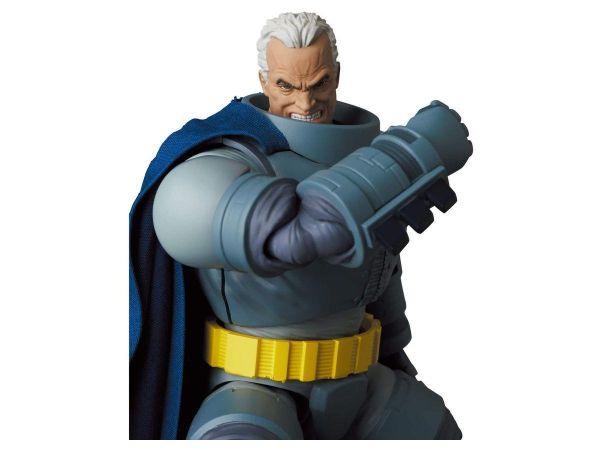 (預購) Medicom Toy MAFEX 裝甲蝙蝠俠 黑暗騎士歸來 20260907 Medicom Toy MAFEX 裝甲蝙蝠俠 黑暗騎士歸來
