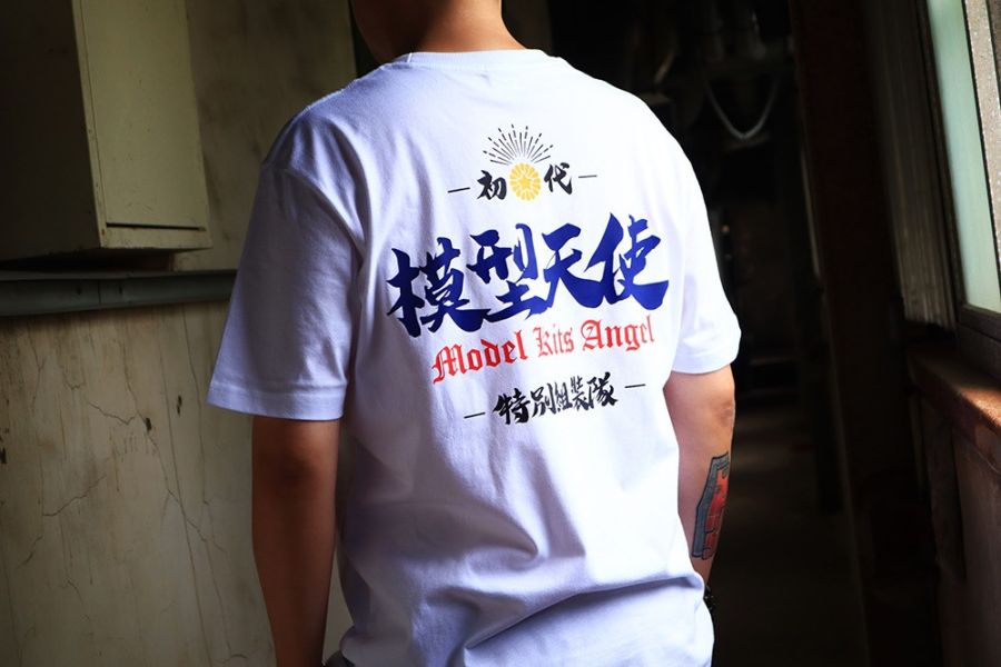 NEXTee 翻轉模玩 模型天使 短袖T恤 白色＆黑色 NEXTee 翻轉模玩 模型天使 短袖T恤 白色＆黑色