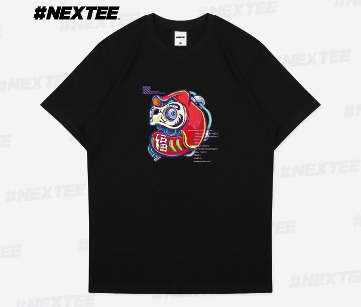 NEXTee 翻轉模玩 賽博達摩 短袖T恤 黑色 NEXTee 翻轉模玩 賽博達摩 短袖T恤 黑色