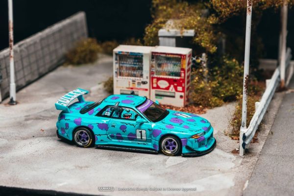 (預購) TARMAC WORKS × 迪士尼 皮克斯 1/64 日產 GLOBAL64 Skyline R32 Widebody 怪獸大學 蘇利文長角 特別版 Designed by Jon Sibal 20261025 TARMAC WORKS × 迪士尼 皮克斯 1/64 日產 GLOBAL64 Skyline R32 Widebody 怪獸大學 蘇利文長角 特別版 Designed by Jon Sibal