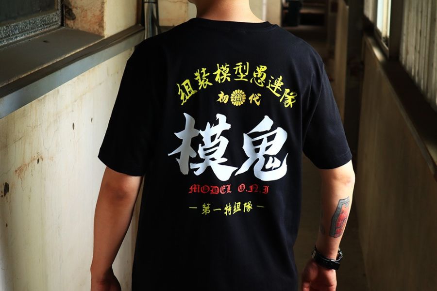 NEXTee 翻轉模玩 組裝模型愚連隊 短袖T恤 白色＆黑色 NEXTee 翻轉模玩 組裝模型愚連隊 短袖T恤 白色＆黑色