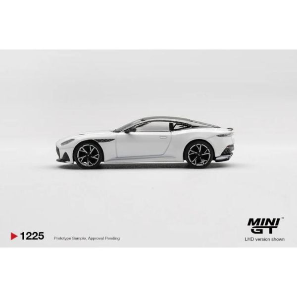 (預購) [吊卡版] MINIGT 1/64 奧斯頓·馬丁 Aston Martin DBS Stratus White LHD MGT01225-BL 20260409 [吊卡版] MINIGT 1/64 奧斯頓·馬丁 Aston Martin DBS Stratus White LHD MGT01225-BL
