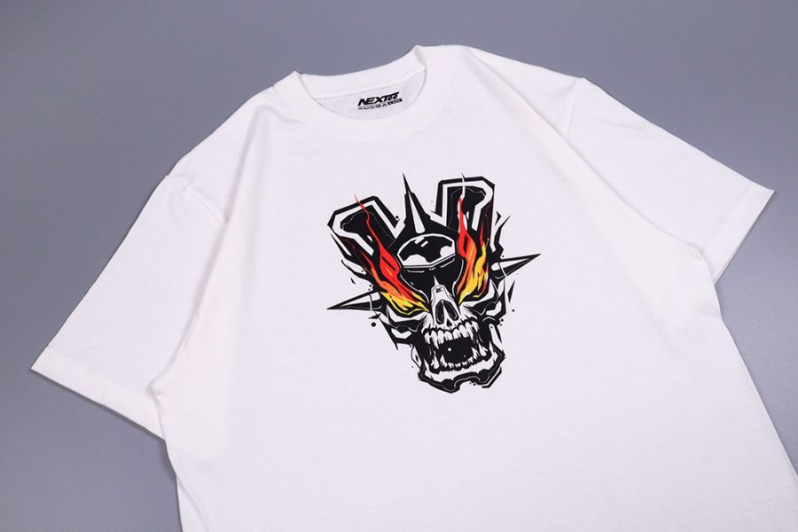NEXTee 翻轉模玩系列 Metal Demon M.Z 短袖T恤 白色＆黑色 NEXTee 翻轉模玩系列 Metal Demon M.Z 短袖T恤 白色＆黑色