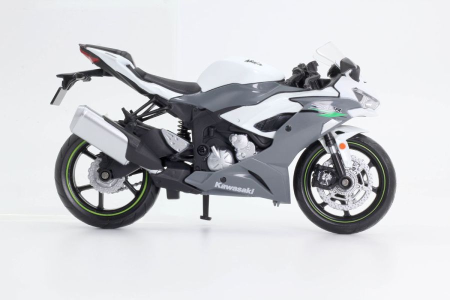 童友社 1/12 2023 川崎 Kawasaki Ninja ZX-6R 灰 完成品 童友社 1/12 2023 川崎 Kawasaki Ninja ZX-6R 灰 完成品